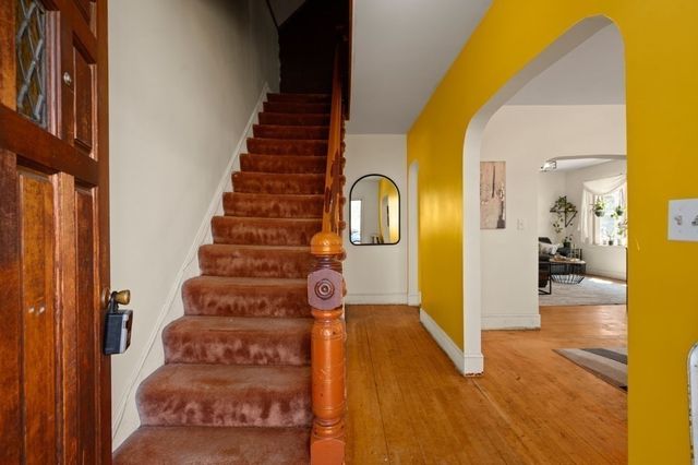19 Juniper St, Lowell, MA 01852