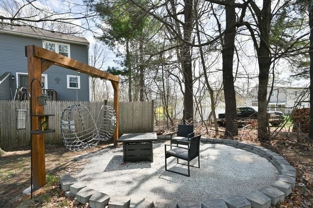 19 Juniper St, Lowell, MA 01852