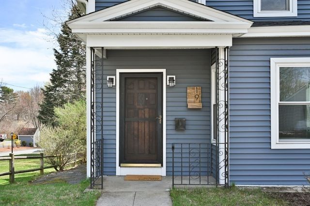 19 Juniper St, Lowell, MA 01852