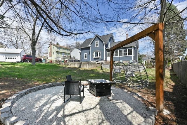 19 Juniper St, Lowell, MA 01852