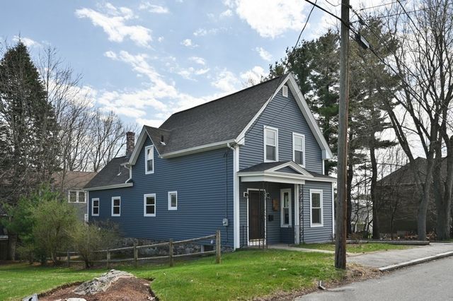 19 Juniper St, Lowell, MA 01852