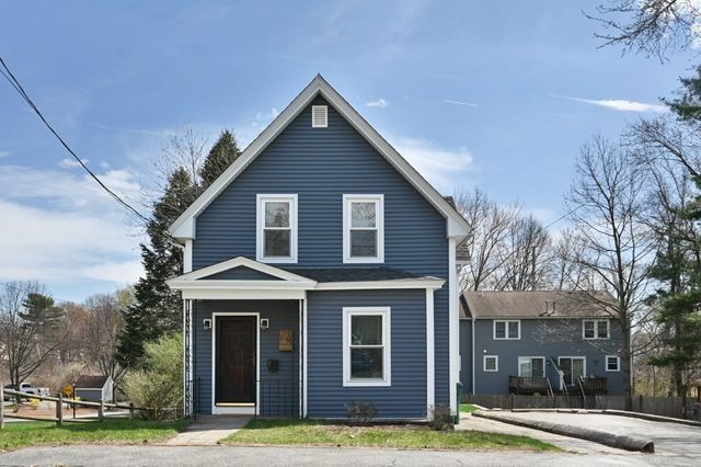 19 Juniper St, Lowell, MA 01852