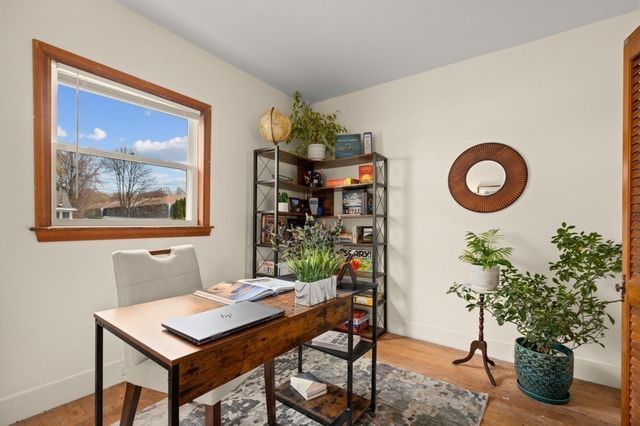 19 Juniper St, Lowell, MA 01852
