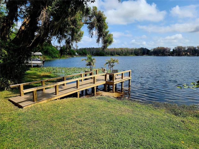 3402 ELLENWOOD LANE, Tampa, FL 33618