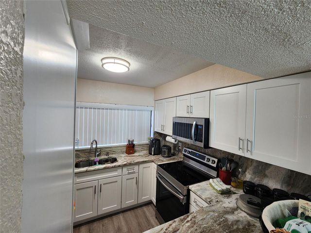 3402 ELLENWOOD LANE, Tampa, FL 33618