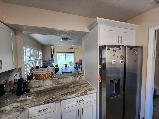 3402 ELLENWOOD LANE, Tampa, FL 33618