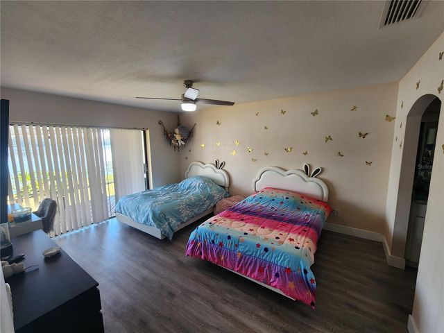 3402 ELLENWOOD LANE, Tampa, FL 33618