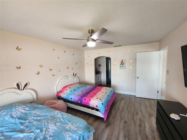 3402 ELLENWOOD LANE, Tampa, FL 33618