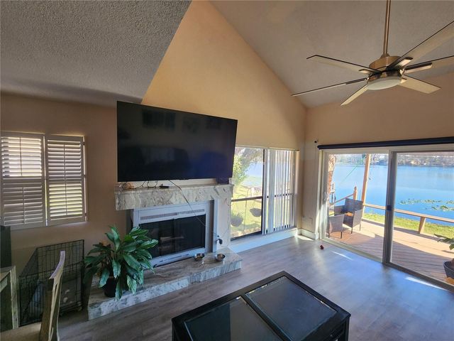 3402 ELLENWOOD LANE, Tampa, FL 33618
