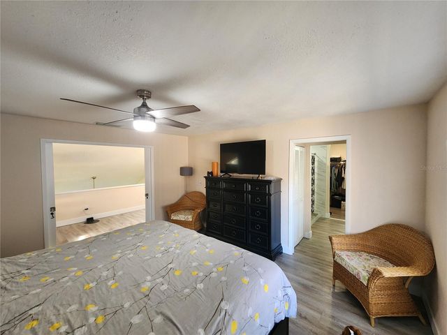 3402 ELLENWOOD LANE, Tampa, FL 33618
