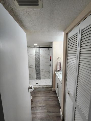 3402 ELLENWOOD LANE, Tampa, FL 33618