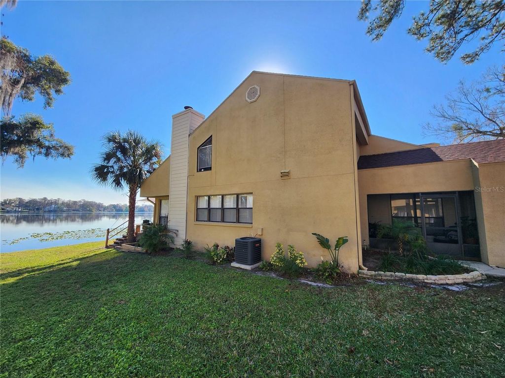 3402 ELLENWOOD LANE, Tampa, FL 33618