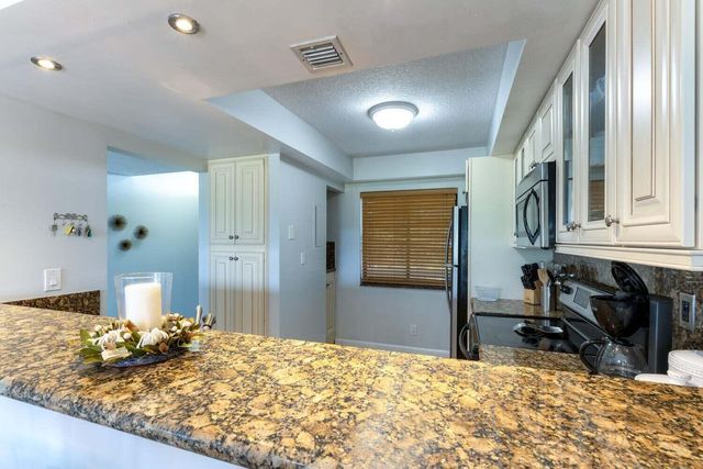 3050 Presidential Way 305, West Palm Beach, FL 33401