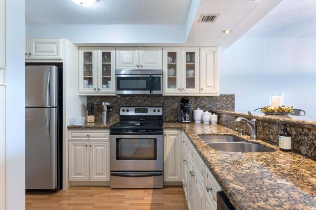 3050 Presidential Way 305, West Palm Beach, FL 33401