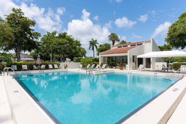 3050 Presidential Way 305, West Palm Beach, FL 33401