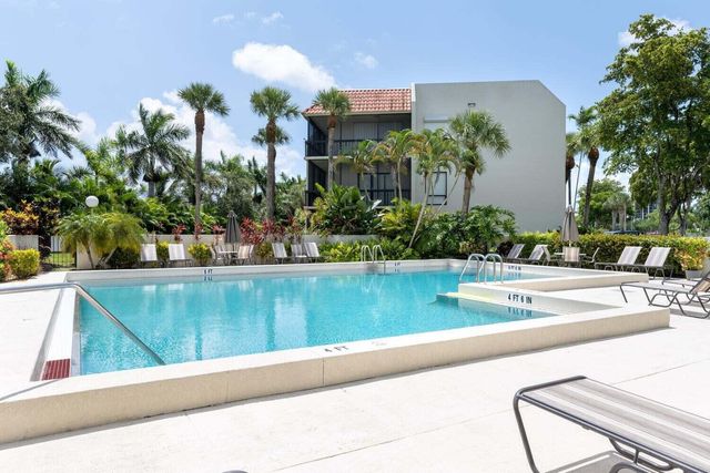 3050 Presidential Way 305, West Palm Beach, FL 33401