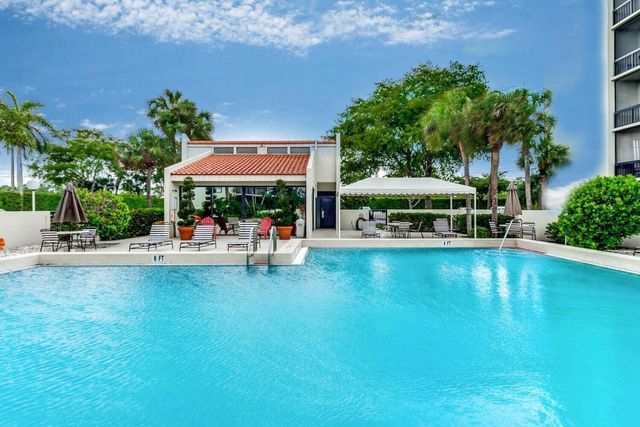3050 Presidential Way 305, West Palm Beach, FL 33401