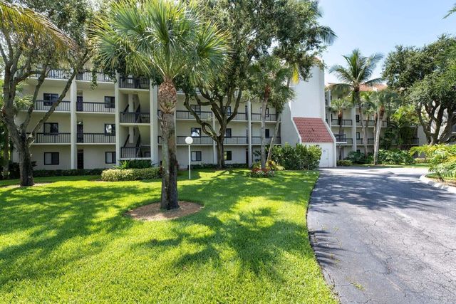 3050 Presidential Way 305, West Palm Beach, FL 33401