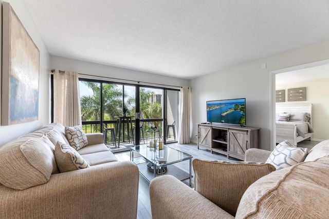 3050 Presidential Way 305, West Palm Beach, FL 33401
