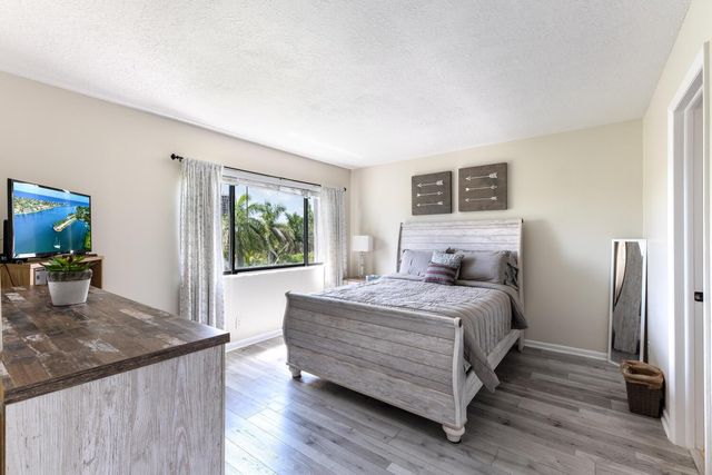 3050 Presidential Way 305, West Palm Beach, FL 33401