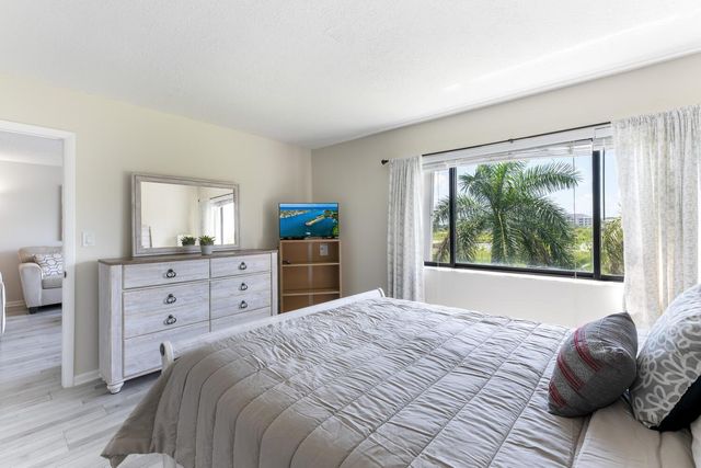 3050 Presidential Way 305, West Palm Beach, FL 33401