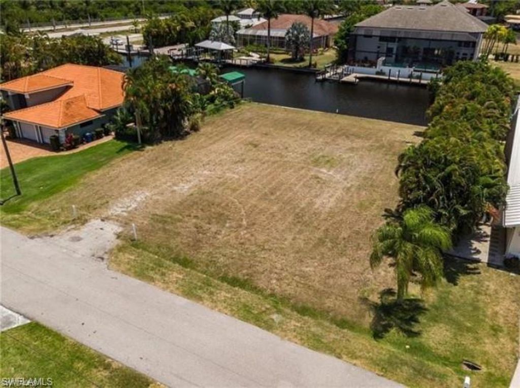 126 Montrose DR, FORT MYERS, FL 33919 — photo 2