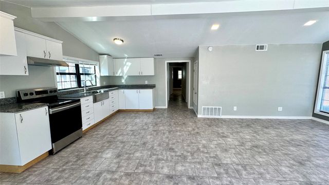 2618 Lakewood Drive, Wills Point, TX 75169