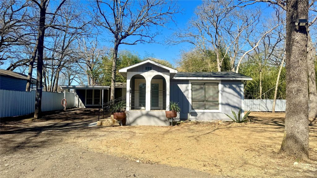 2618 Lakewood Drive, Wills Point, TX 75169