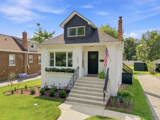 536 S Wisconsin Avenue, Villa Park, IL 60181