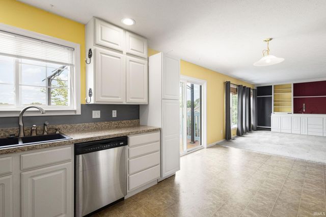 2411 Cranston Street, South Bend, IN 46614