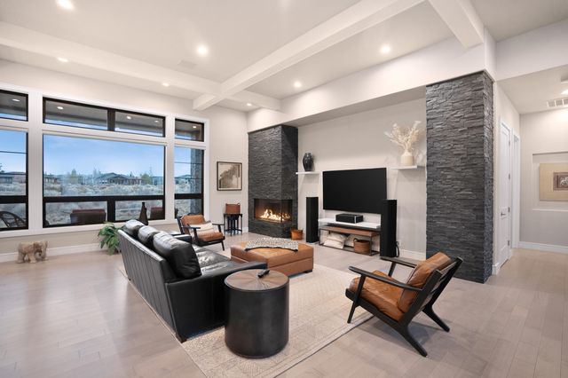 61547 Hosmer Lake Drive, Bend, OR 97702