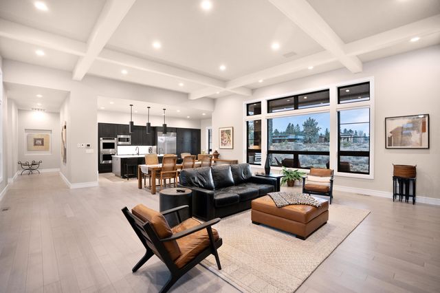 61547 Hosmer Lake Drive, Bend, OR 97702