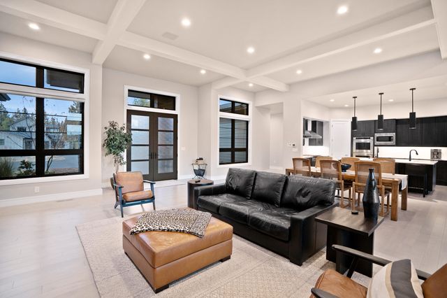 61547 Hosmer Lake Drive, Bend, OR 97702