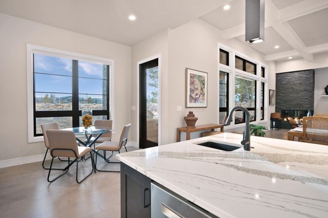 61547 Hosmer Lake Drive, Bend, OR 97702