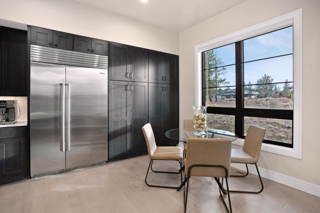 61547 Hosmer Lake Drive, Bend, OR 97702