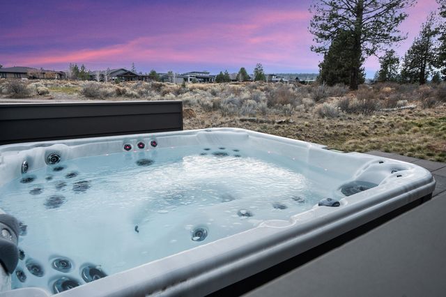 61547 Hosmer Lake Drive, Bend, OR 97702