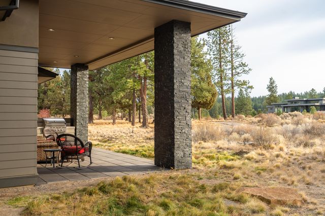 61547 Hosmer Lake Drive, Bend, OR 97702