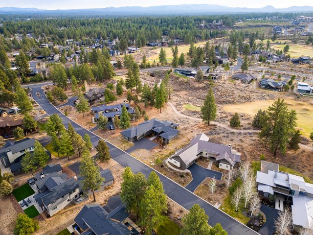 61547 Hosmer Lake Drive, Bend, OR 97702