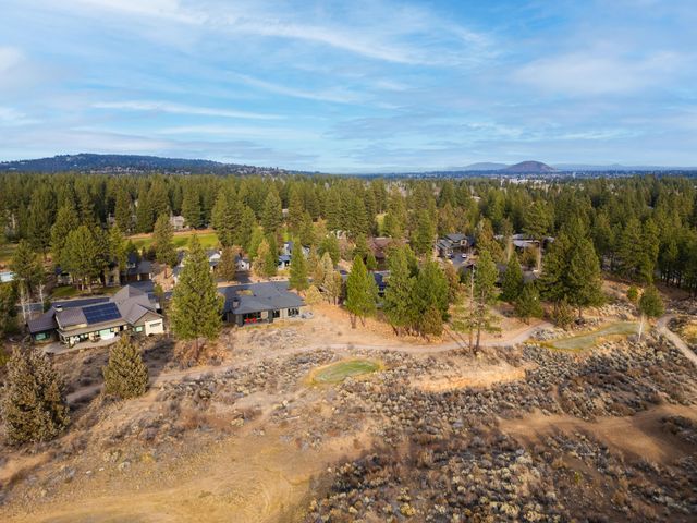 61547 Hosmer Lake Drive, Bend, OR 97702