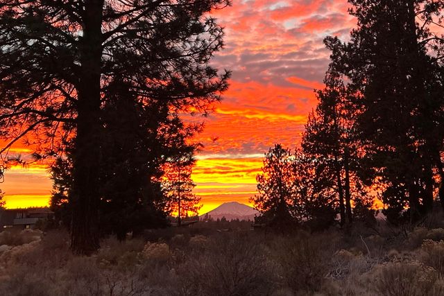 61547 Hosmer Lake Drive, Bend, OR 97702