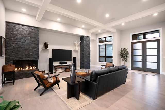 61547 Hosmer Lake Drive, Bend, OR 97702