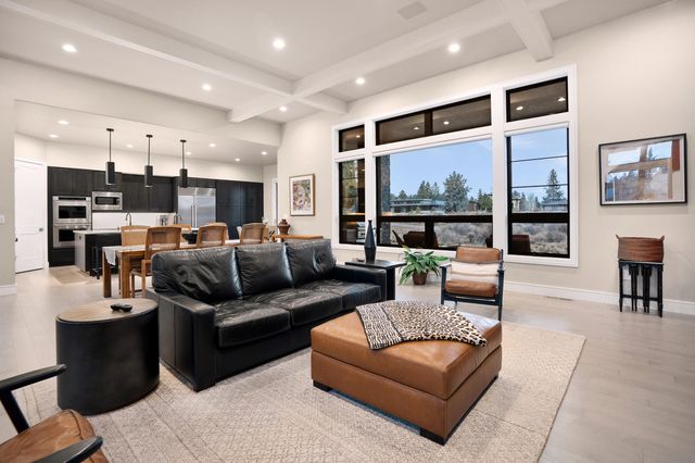 61547 Hosmer Lake Drive, Bend, OR 97702