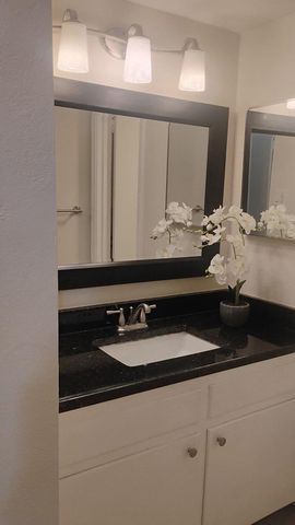 1100 Alvarado Drive SE 204, Albuquerque, NM 87108