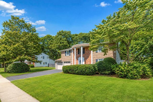 25 Hewes Street, Port Jefferson Station, NY 11776