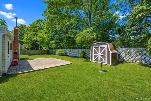 25 Hewes Street, Port Jefferson Station, NY 11776