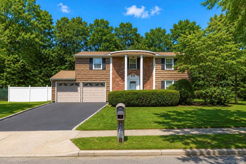 25 Hewes Street, Port Jefferson Station, NY 11776