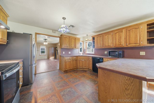 6847 W 390 Road, Adair, OK 74330