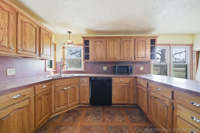 6847 W 390 Road, Adair, OK 74330