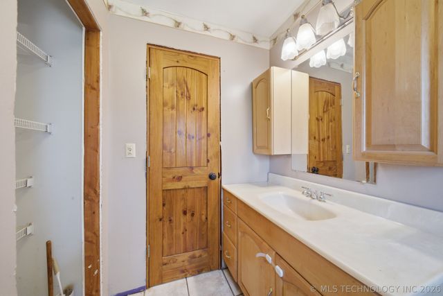 6847 W 390 Road, Adair, OK 74330