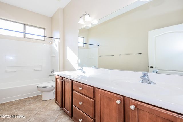 10737 S Miralago Drive, Vail, AZ 85641